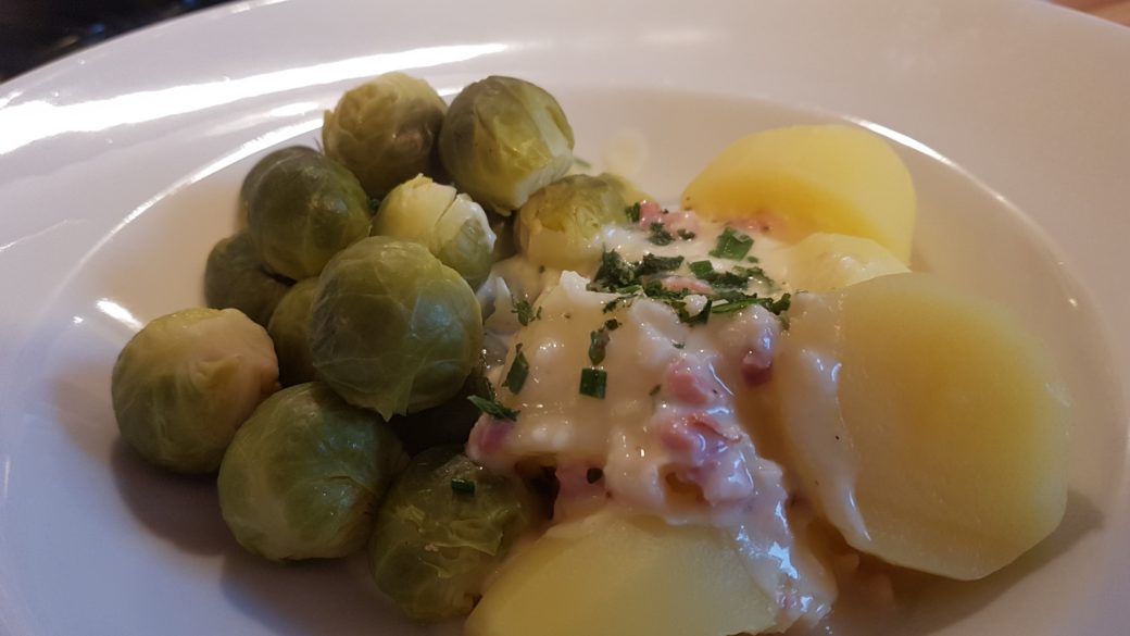 Rosenkohl und Salzkartoffeln in Schinken-Käsesoße – Bines Thermi-Welt