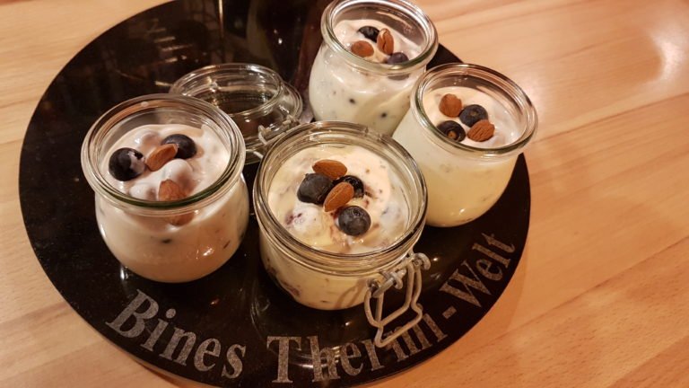 Quarkspeise mit Heidel- und Himbeeren | Bines Thermi-Welt